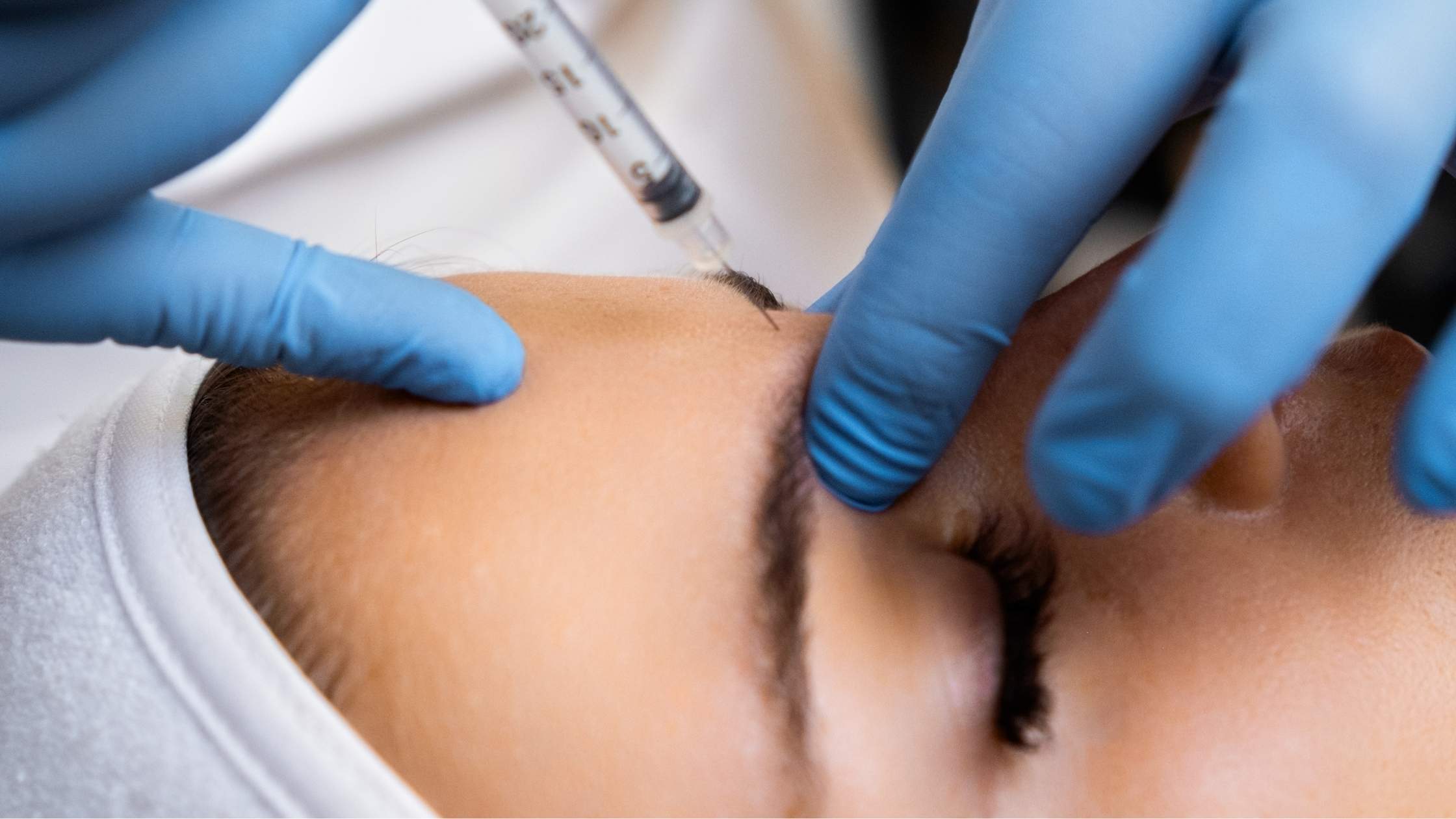 lady getting anti wrinkle treatment