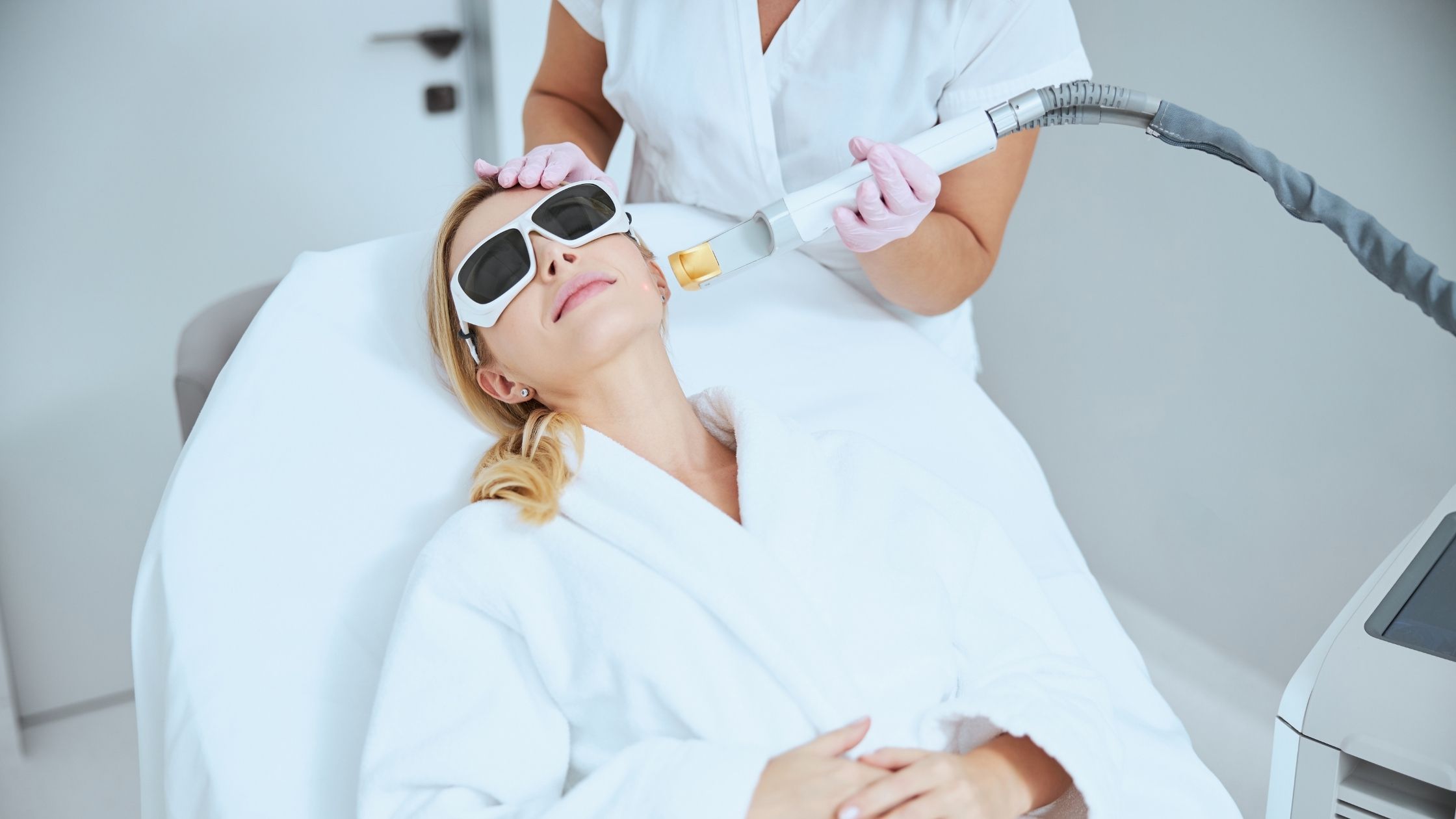 lady getting laser skin tightening facial