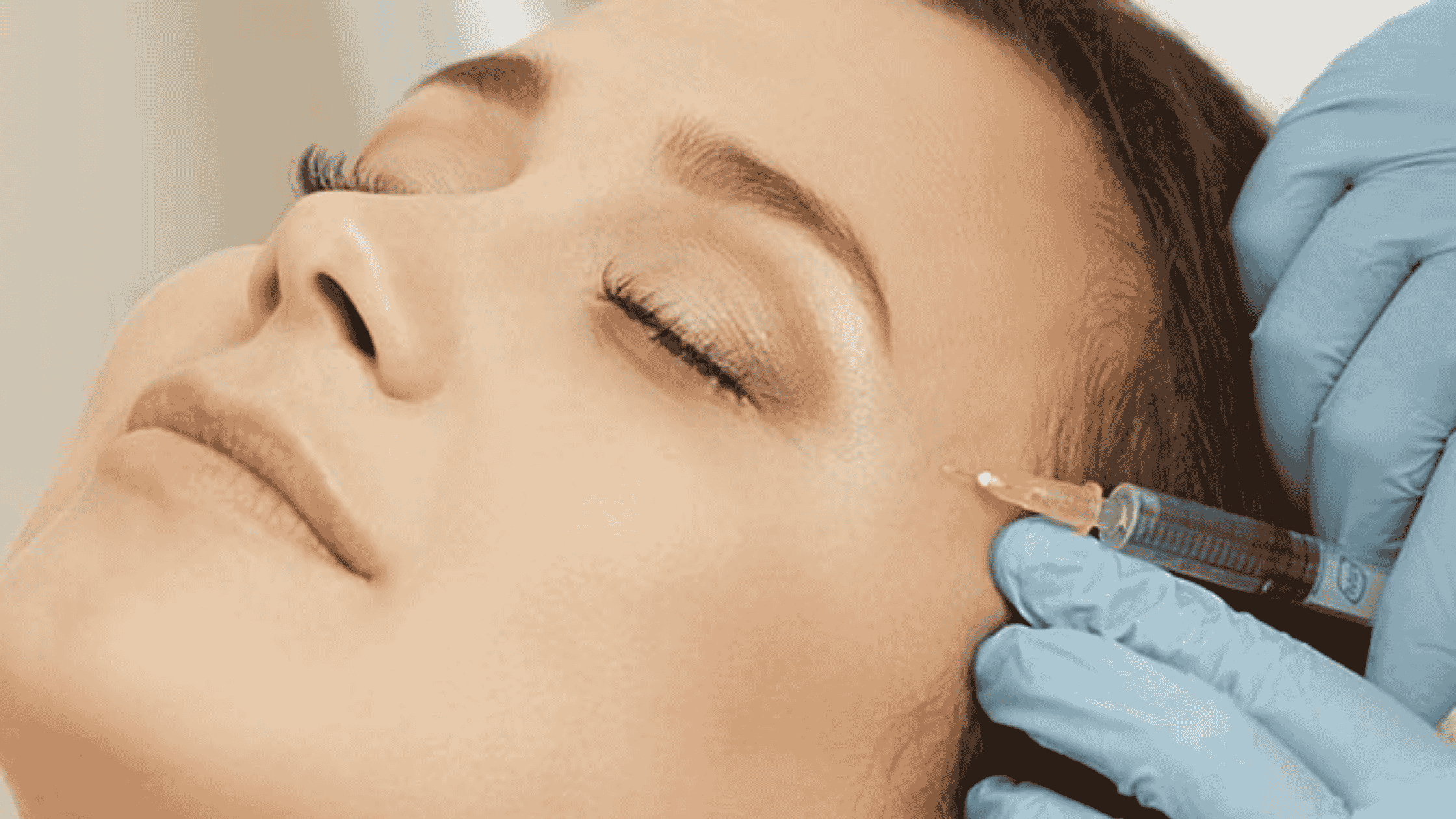 lady getting anti wrinkle injections